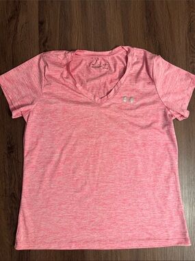 Under Armour Women’s Pink Heather V-Neck Performance Tee